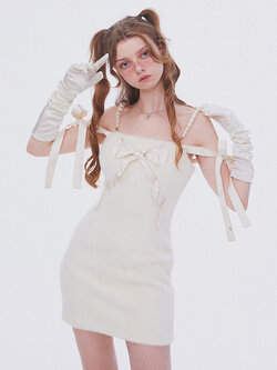 Girly Fancy Club : พรีออเดอร์ เดรสแฟชั่นขนนุ่มสายมุกและริบบิ้น แบรนด์แท้