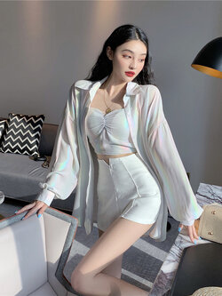 พรีออเดอร์ : เสื้อสายเดี่ยวแฟชั่นสีสะท้อนแสงแบบสวย ด้านหลังสม็อคเข้ารูปน่ารักๆ มี 4สี (สินค้าไม่รวมเสื้อคลุมค่ะ)