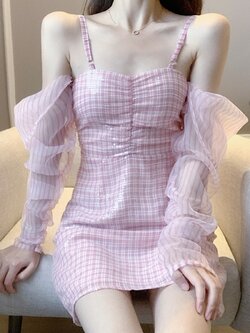 พรีออเดอร์ : เดรสสั้นสีชมพูลายสก็อตเปิดไหล่ แขนยาวแต่งลายริ้ว