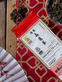 ใบชาอู่หลง 111 ตรานกยูง ( 1 ซอง ซองละ 125 กรัม)