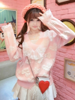 พรีออเดอร์ : เสื้อฤดูหนาวสีชมพูขนนุ่มลายหัวใจสไตล์ญี่ปุ่นน่ารักๆ แต่งผ้าลูกไม้