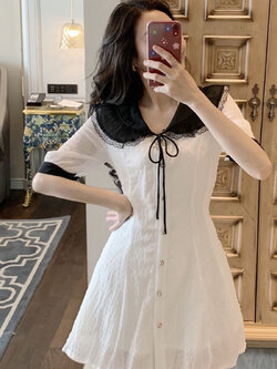 พรีออเดอร์ : ชุดเดรสสั้นสีขาวแขนสั้นน่ารักๆ แต่งปกสีดำตามแบบ