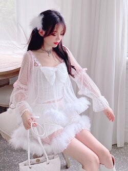 Summer Joy : พรีออเดอร์ เสื้อแฟชั่นแต่งขนนกช่วงชายเสื้อแบบโปร่งบาง และ กางเกงกระโปรงสั้นแต่งขนนกเข้าชุด (ราคาแยกชิ้น)