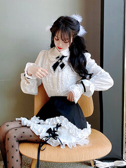 Summer Joy : พรีออเดอร์ กระโปรงสีดำน่ารักๆ ประดับโบว์ ขอบเอวแบบยางยืด แบรนด์แท้