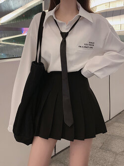 พรีออเดอร์ : เสื้อเชิ๊ตแฟชั่นตัวยาวทรง Oversize สีขาว + เน็กไท (ราคากระโปรงแยกชิ้น)