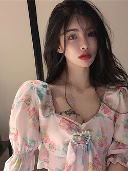 พรีออเดอร์ : เสื้อชีฟองแฟชั่นสไตล์หวานแขนสั้น ช่วงอกประดับมุกหัวใจตามแบบ ด้านหลังรูดติดซิป มีให้เลือก 2แบบ แบบประดับเลื่อม และ แบบไม่ประดับเลื่อม