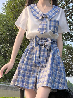 พรีออเดอร์ : ชุดเซ็ทแฟชั่นสไตล์น่ารักๆ เสื้อเชิ้ตแขนสั้น มีกระเป๋าด้านหน้าและเนคไท + กางเกงสั้นขาบานลายสก็อตเอวสูงเข้าชุด ขอบเอวยืด