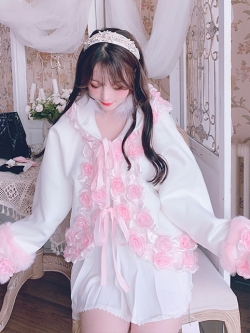 Summer Joy : เสื้อกันหนาวแขนยาวสีขาวแต่งขนเฟอร์ชมพูสไตล์ญี่ปุ่น มีฮูทคลุมน่ารักๆ ประดับดอกกุหลาบชมพูตามแบบ แบรนด์แท้