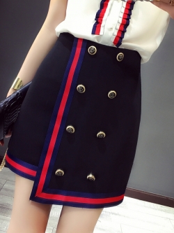 พรีออเดอร์ : กระโปรงแฟชั่นแต่งกระดุมหน้าสองแถวและแถบเส้นสีตามแบบ (มีให้เลือก 3 สี)
