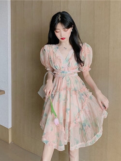 พรีออเดอร์ : ชุดเซ็ต 2 ชิ้น เสื้อครอปสั้น + กระโปรงชีฟองลายดอกไม้เอวสูง