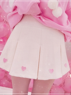พรีออเดอร์ : กระโปรงแฟชั่นจีบรอบ กระโปรงเทนนิส รุ่นปักลายหัวใจด้านหน้า "รุ่นเนื้อผ้าขนหนาพิเศษกันหนาว"