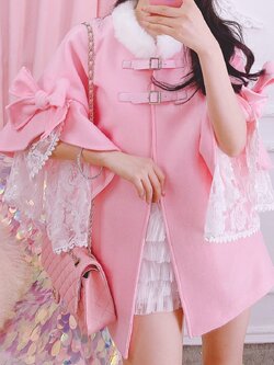 Summer Joy : พรีออเดอร์ ชุดโค้ทสีชมพูน่ารักๆ ช่วงคอแต่งขนเฟอร์ แขนยาวกว้างแต่งระบายลูกไม้หวานๆ แบรนด์แท้