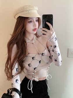 พรีออเดอร์ : เสื้อแฟชั่นเปิดไหล่แขนยาวแต่งสายโซ่คล้องคอ