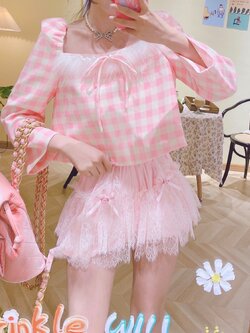 Summer Joy : พรีออเดอร์ เสื้อแขนยาวแฟชั่นลายสก็อตหวานๆ แต่งขนนกช่วงอก งานแบรนด์