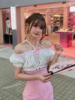 Romance Of Girl : พรีออเดอร์ เสื้อครอปสั้นแฟชั่นสีขาวมีสายคล้องคอ (สินค้าไม่รวมกระโปรง) งานแบรนด์แท้