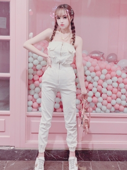 พรีออเดอร์ : จั้มสูทเกาะอกแฟชั่นสไตล์หวานน่ารักๆ สีขาว มีซิปด้านหน้า ด้านหลังขอบยืด