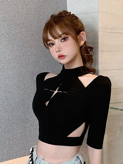 Girly Fancy Club : พรีออเดอร์ เดรสแฟชั่นแขนกุดสีดำเข้ารูป และเสื้อครอปสีดำเปิดไหล่ มีให้เลือก 2 แบบ แบรนด์แท้