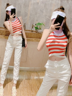 พรีออเดอร์ : ชุดเซ็ทแฟชั่นสไตล์สปอร์ตเกิร์ล เสื้อแขนกุดลายขวาง + กางเกงขายาวตามแบบ (มีให้เลือกหลากสี)