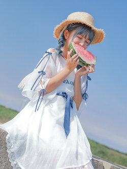 SNBL Girl : พรีออเดอร์ เดรสแฟชั่นสีขาวน่ารักๆ แต่งระบายตามแบบ ใส่สบายทรงปล่อย มีสายผูกโบว์คาดเอว แบรนด์แท้