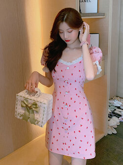 Palglg : พรีออเดอร์ เดรสสั้นสีชมพูลายเชอร์รี่น่ารักๆ แต่งกระดุมด้านหน้า ด้านหลังแบบซิป แบรนด์แท้