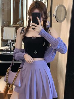 พรีออเดอร์ : ชุดเซ็ทแฟชั่น เสื้อสายเดี่ยวสีดำแต่งลายผีเสื้อ / กระโปรงจีบรอบสีม่วงผ่าข้าง / เสื้อคลุมไหมพรมครอปสั้นแขนยาว (ราคาแยกชิ้น)