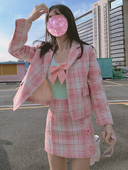 พรีออเดอร์ : ชุดสูทแฟชั่นสไตล์เกาหลีสีชมพูลายสก็อตหวานๆ ตัวเสื้อสูทแต่งกระดุมหัวใจ (ราคาแยกชิ้น)