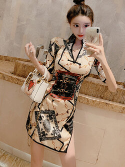 พรีออเดอร์ : เดรสสั้นทรงกี่เพ้าพิมพ์ลายตามแบบ ผ่าข้าง มีให้เลือก 2สี