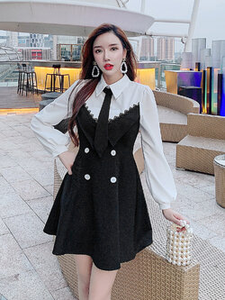 พรีออเดอร์ : เดรสแฟชั่นสีขาวแขนยาวตัดต่อผ้าสีดำแต่งกระดุมตามแบบ