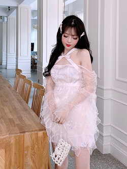 Summer Joy : พรีออเดอร์ เดรสแฟชั่นสีขาวปักลายโฮโลแกรม แบรนด์แท้