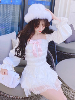 Summer Joy : พรีออเดอร์ ชุดแฟชั่นสีขาวสไตล์หวาน เสื้อแขนยาวคอกว้างสีขาวประดับเลื่อมขนเฟอร์ และ กระโปรงสีขาวแต่งระบายไล่ระดับ (ราคาแยกชิ้น) แบรนด์แท้