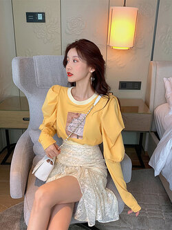 Palglg : พรีออเดอร์ เสื้อยืดทรงสเวตเตอร์แฟชั่นแขนยาวสีเหลืองพิมพ์ลายประดับเพชรหวานๆ แขนพองน่ารักๆ แบรนด์แท้