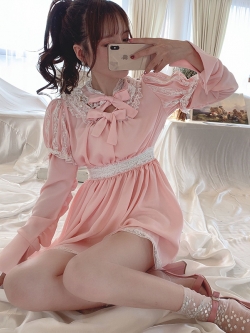 พรีออเดอร์ : เดรสแฟชั่นสไตล์ญี่ปุ่น สีชมพูแต่งผ้าลูกไม้ ทรงแขนแบบสไตล์เจ้าหญิงดีสนีย์