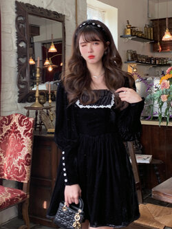 Acaine : พรีออเดอร์ เดรสสีดำกำมะหยี่แขนยาวแบบสวย แบรนด์แท้