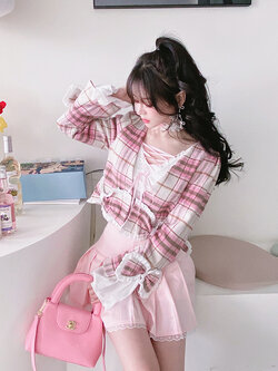 Summer Joy : พรีออเดอร์ เสื้อแจ็คเก็ตครอปสั้นสีชมพูลายสก็อตแขนยาวประดับโบว์น่ารักๆ แบรนด์แท้