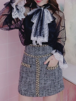 พรีออเดอร์ : เสื้อคลุมลูกไม้ตัวยาวแบบโปร่งใสแต่งระบายและโบว์ที่คอ + ชุดซับในสายเดี่ยวสีดำ (ตัวชุดแยกชิ้นกันค่ะ)