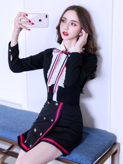 พรีออเดอร์ : เสื้อเชิ๊ตสีดำแขนยาวด้านหน้าแต่งริบบิ้นตามแบบ