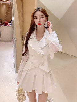 พรีออเดอร์ : ชุดเซ็ต 2 ชิ้น เสื้อแขนยาวสีขาว + กระโปรงจีบเข้าชุด มีให้เลือก 2สี