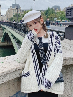 Girly Fancy Club : เสื้อคลุมสเวตเตอร์สีขาวแขนยาวถักลายตามแบบน่ารักๆ