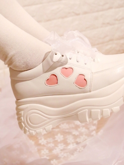 รองกีฬา/ผ้าใบ แฟชั่นสีขาวส้นหนา สูง 8 ซม. แต่งลายหัวใจน่ารักๆ แบบเชือกสายริบบิ้น