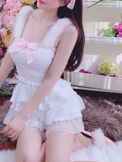 Summer Joy : พรีออเดอร์ เสื้อกล้ามสายแต่งผ้าขน และ กระโปรงระบายสีขาวน่ารักๆ (ราคาแยกชิ้น)