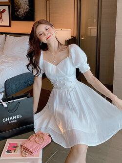 Palglg : พรีออเดอร์ เดรสสีขาวแขนสั้นแต่งมุกน่ารักๆ แบรนด์แท้