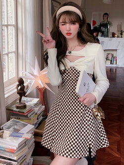 Acaine : พรีออเดอร์ เดรสแฟชั่นสไตล์เกาหลีแขนยาวลายตารางสีน้ำตาลแอปริคอท เปิดช่วงอกน่ารักๆ แบรนด์แท้