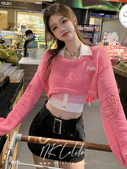 พรีออเดอร์ : เสื้อสเวตเตอร์ครอปสั้นแต่งขาดปักลายบาร์บี้ และ เสื้อคล้องคอ (ราคาแยกชิ้น)
