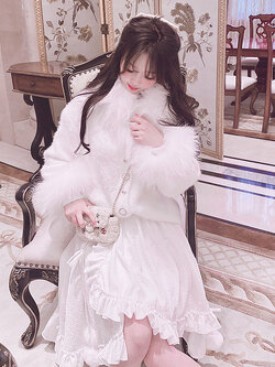 Summer Joy : พรีออเดอร์ เสื้อคลุมกันหนาวขนนุ่ม และ กระโปรงสั้น-หลังยาว ปลอกแขนและปลอกคอขนแรคคูน (ราคาแยกชิ้น) แบรนด์แท้