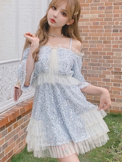 Girly Fancy Club : เดรสแฟชั่นสไตล์หวาน เดรสเจ้าหญิงเปิดไหล่ ประดับเลื่อมทั้งชุด แบรนด์แท้