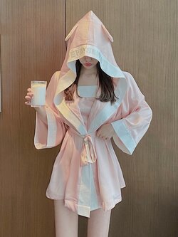 พรีออเดอร์ : ชุดนอนซาตินแฟชั่นน่ารักๆ สายเดี่ยวสีชมพู ด้านหลังแต่งสายไขว้ และ เสื้อคลุมนอนมีฮู๊ดหูหมี