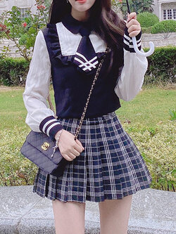 Summer Joy : พรีออเดอร์ เสื้อเชิ้ตแฟชั่นแขนยาวสีขาวตัดสีดำ+ เนคไทดำขาว และ กระโปรงจีบลายสก็อต (ราคาแยกชิ้น) แบรนด์แท้