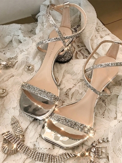 พรีออเดอร์ : รองเท้าแฟชั่นปลายเปิด สูง 5 ซม. ประดับเลื่อมและเพชรสะท้อนแสง