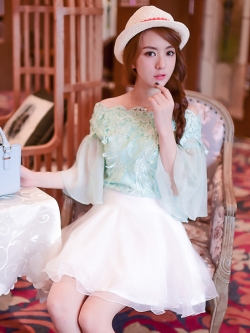 เสื้อแฟชั่นสไตล์หวานเกาะไหล่สวยๆ สีเขียวมิ้นต์ จาก Princess House