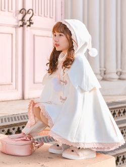 SNBL Girl : พรีออเดอร์โค้ทคลุมไหล่แฟชั่นสไตล์ญี่ปุ่น มีฮูททรงกรวยแต่งปอมๆ แบรนด์แท้